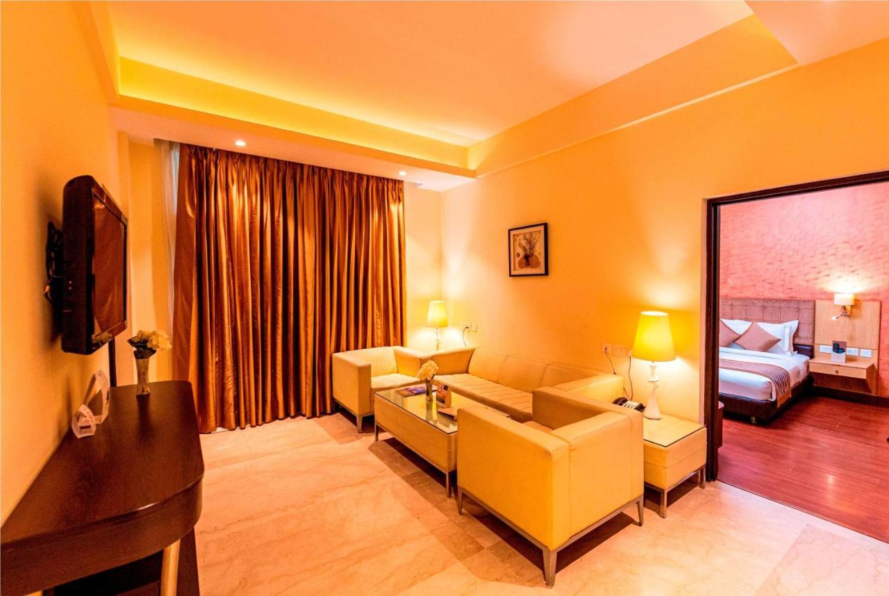 Ramada Neemrana Hotel Luaran gambar