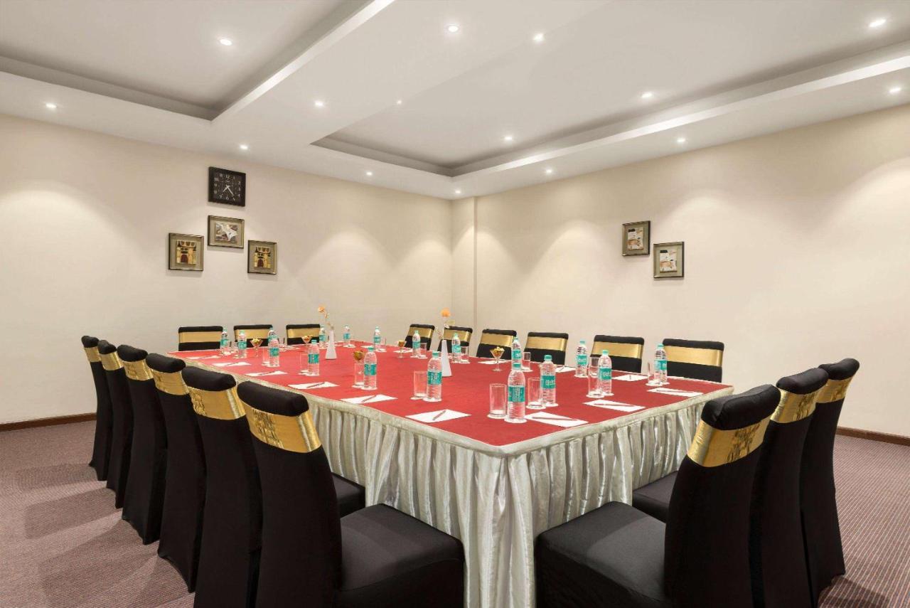 Ramada Neemrana Hotel Luaran gambar