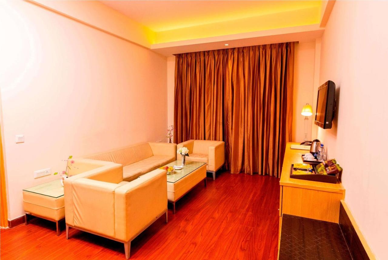 Ramada Neemrana Hotel Luaran gambar