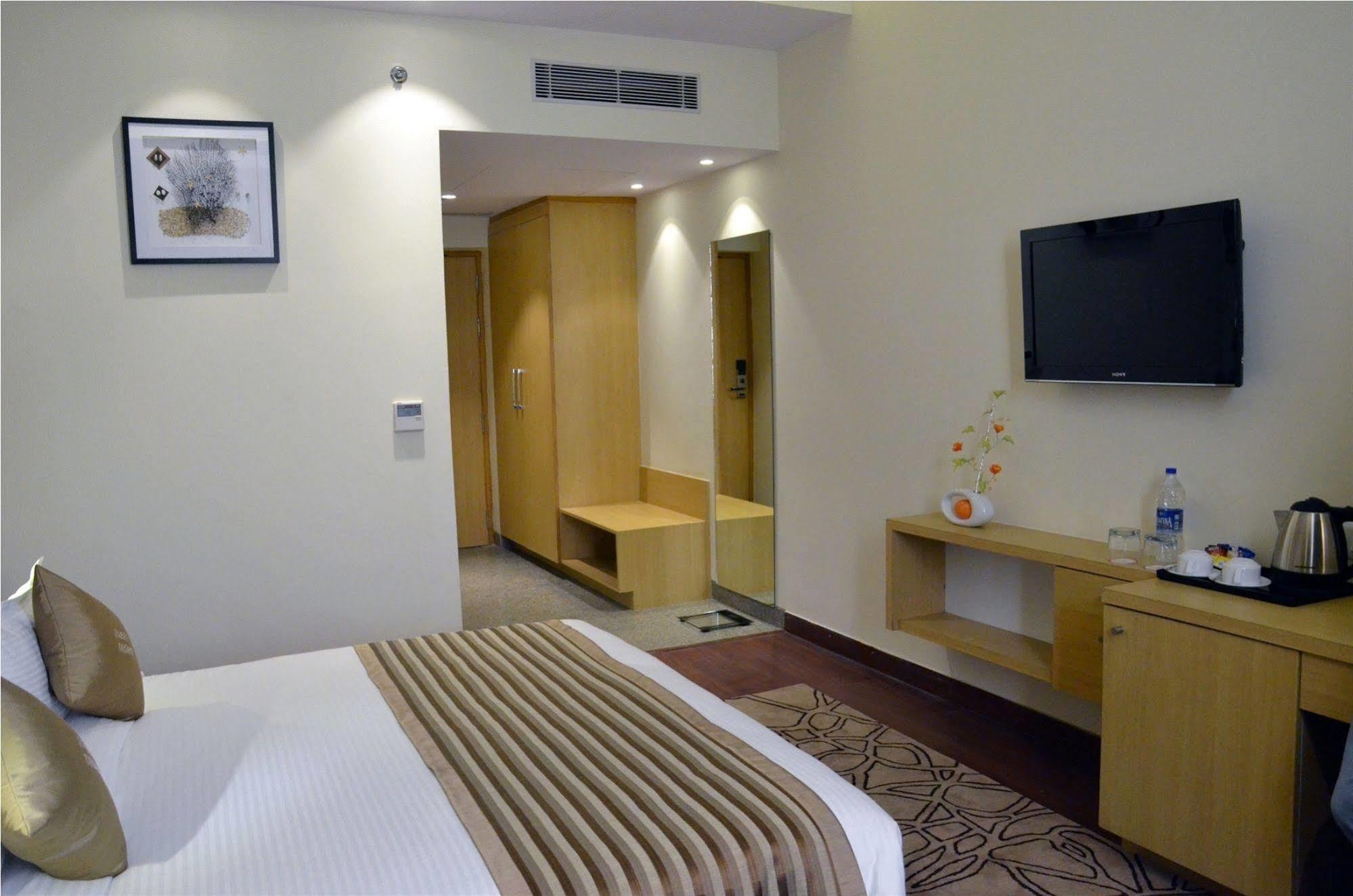Ramada Neemrana Hotel Luaran gambar