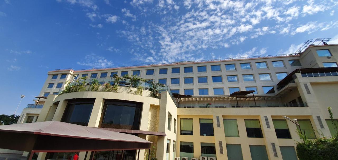 Ramada Neemrana Hotel Luaran gambar