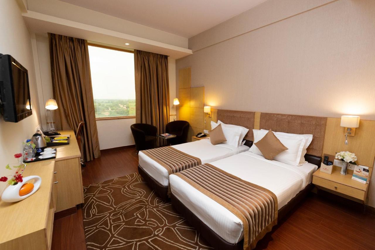 Ramada Neemrana Hotel Luaran gambar