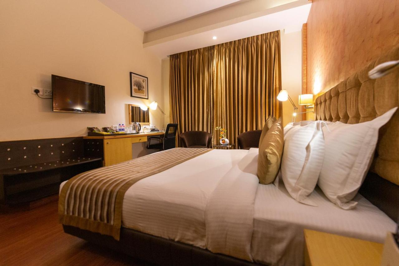 Ramada Neemrana Hotel Luaran gambar