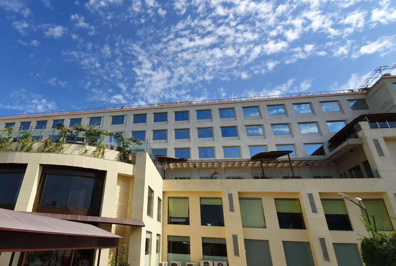 Ramada Neemrana Hotel Luaran gambar