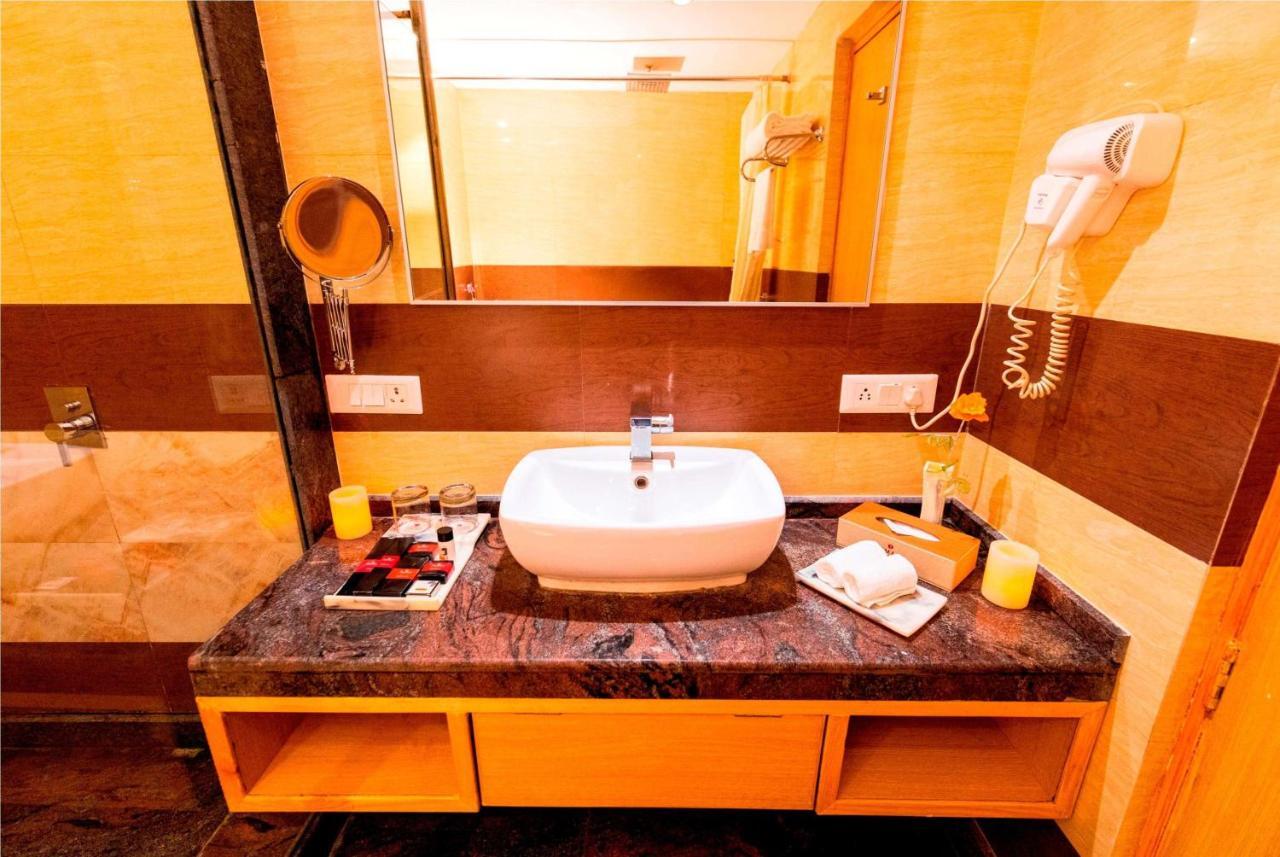 Ramada Neemrana Hotel Luaran gambar